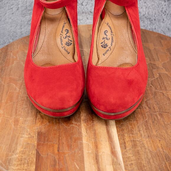 Sofft Red Manhattan Suede Mary Jane Style Pumps Size 8 - Picture 3 of 9